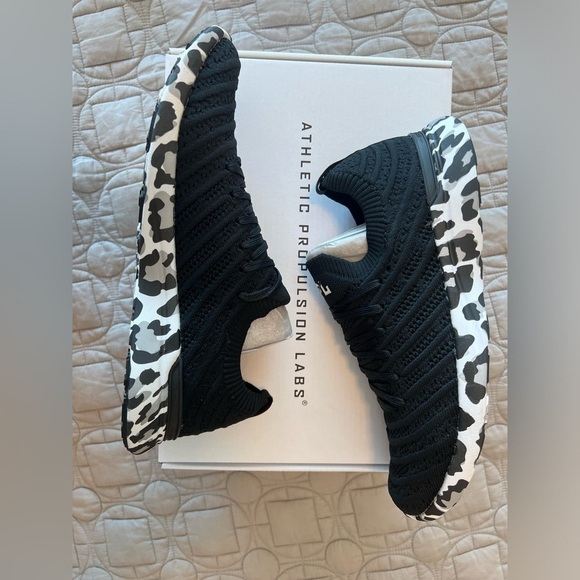 APL Women's Techloom Wave Slip On Running Sneaker Black White Leopard Sz 9 NEW - Picture 11 of 16